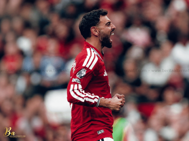 Old Trafford Bergemuruh! Hattrick Bruno Fernandes Antar MU Menang Telak 5-2 atas Ipswich Town
